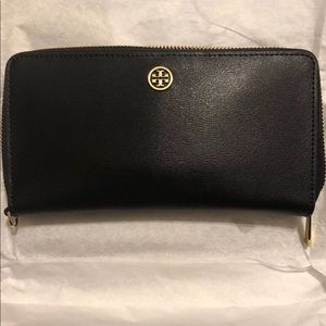 SOLD! Tory Burch Wallet